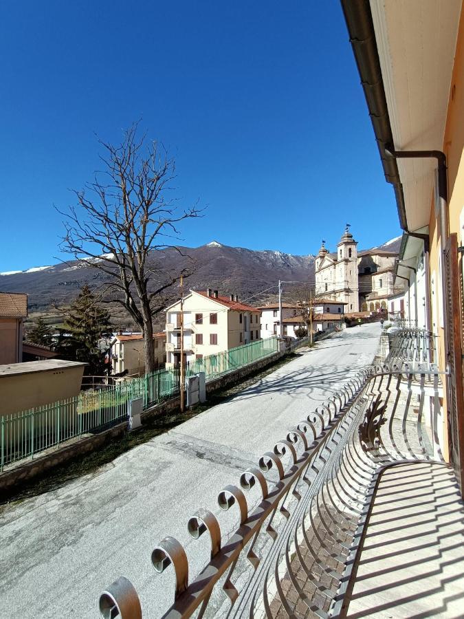 Casa Vacanze L'Agrifoglio Villa Castel Di Sangro Exterior photo